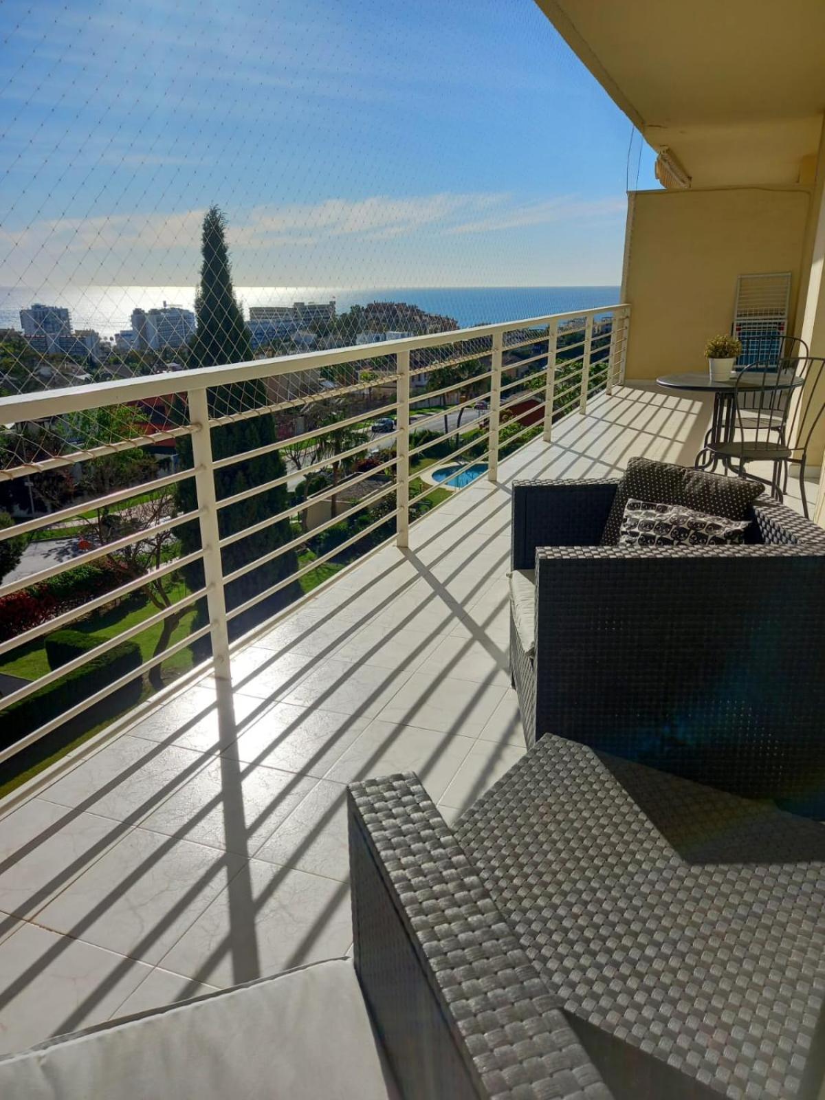 Amplio, Luminoso Y Moderno Apartamento Con Amplia Terraza Y Hermosas Vistas En Exclusiva Urbanizacion Benalmadena Luaran gambar